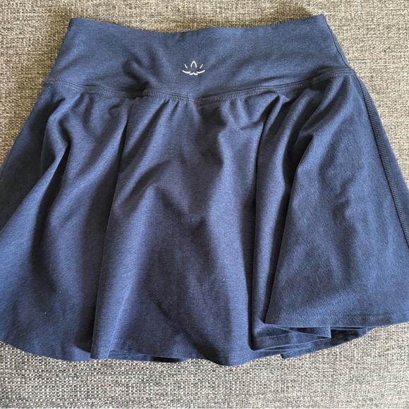 Beyond Yoga Spacedye Hot Shot Circle Skirt
Skort Sz S Built in Shorts w/pockets - Picture 4 of 5